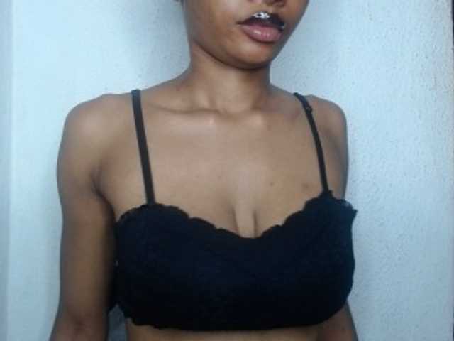 Ceecee Live Cam on BongaCams