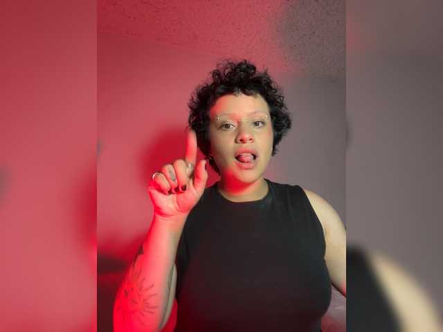 AlaskaDeluxe live cam on BongaCams