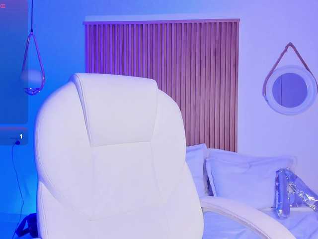 AlaskaDeluxe live cam on BongaCams
