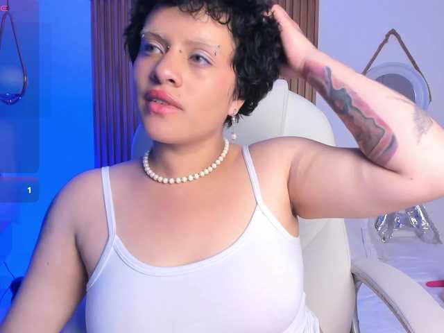 AlaskaDeluxe live cam on BongaCams