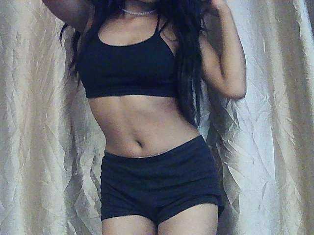 Titounea est une amatrice française aimant les jetons/tokens et vous faisant jouir pendant son show coquin sur BongaCams. Les tags coquins de cette cam girl sont : Asian,Brunette,Trimmed,