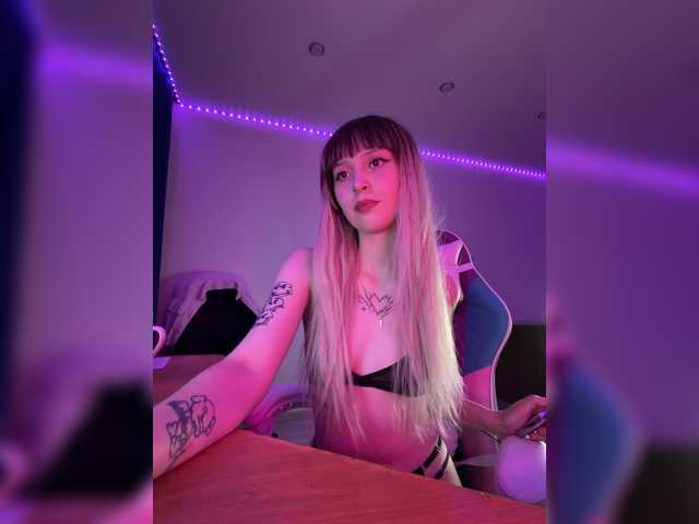 Karolina19 live cam on BongaCams