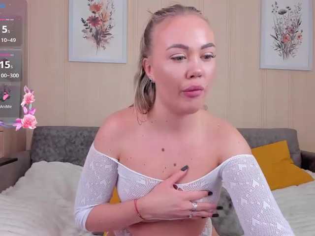 MollyWillow live cam on BongaCams