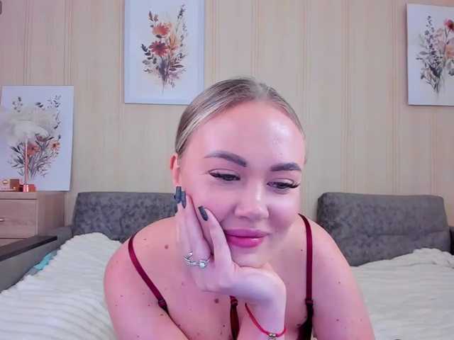 MollyWillow live cam on BongaCams