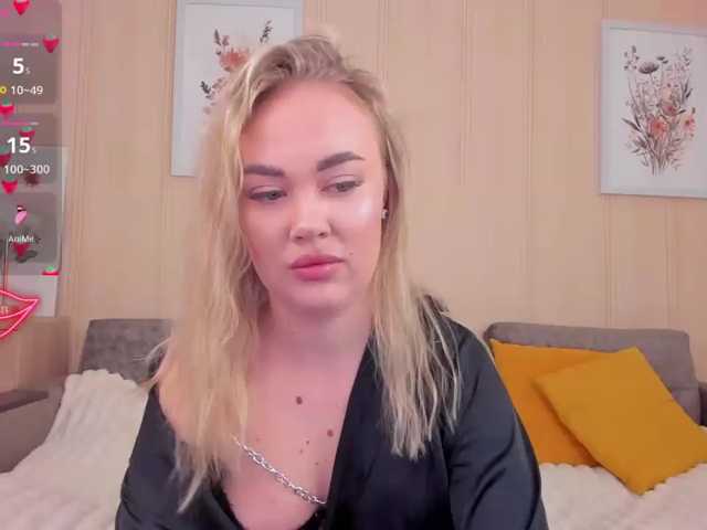 MollyWillow live cam on BongaCams