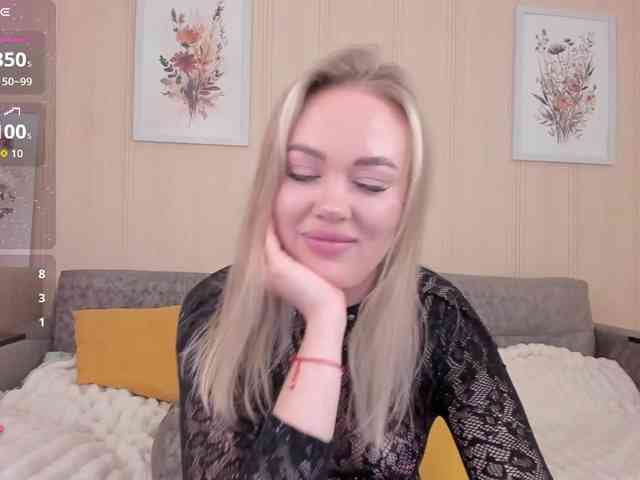 MollyWillow webcam