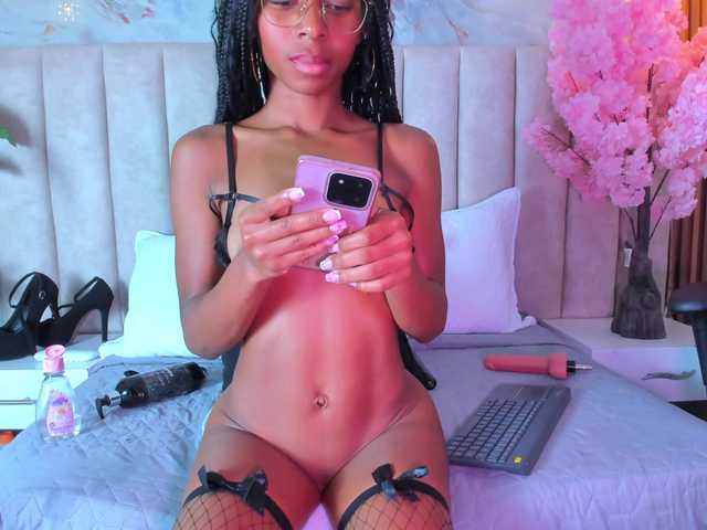 PixzyMartinez live cam on BongaCams