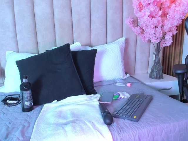 PixzyMartinez live cam on BongaCams
