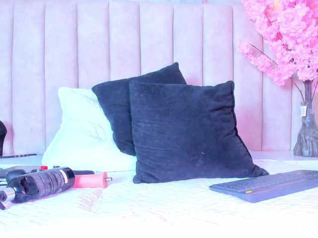 PixzyMartinez live cam on BongaCams