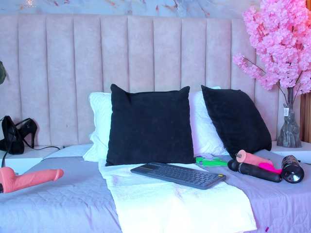 PixzyMartinez live cam on BongaCams