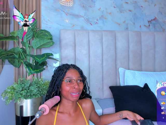PixzyMartinez live cam on BongaCams