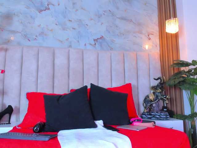 PixzyMartinez live cam on BongaCams