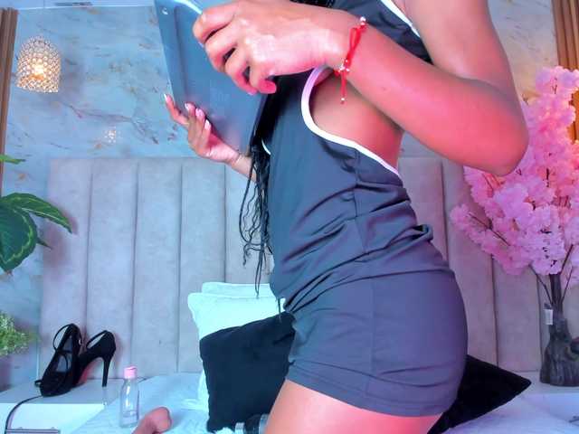 PixzyMartinez live cam on BongaCams