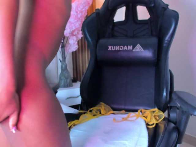 PixzyMartinez live cam on BongaCams