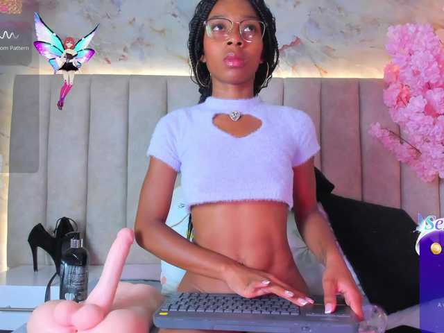 PixzyMartinez live cam on BongaCams
