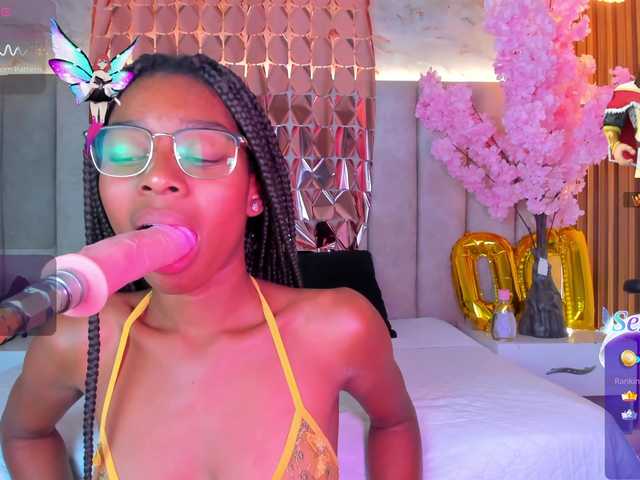 PixzyMartinez live cam on BongaCams