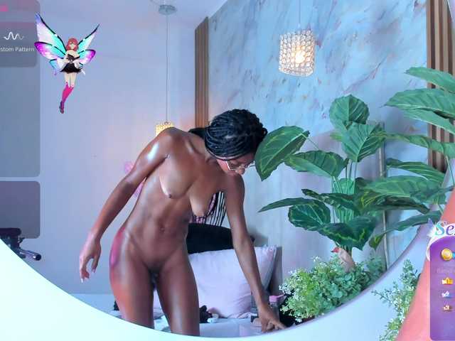 PixzyMartinez live cam on BongaCams