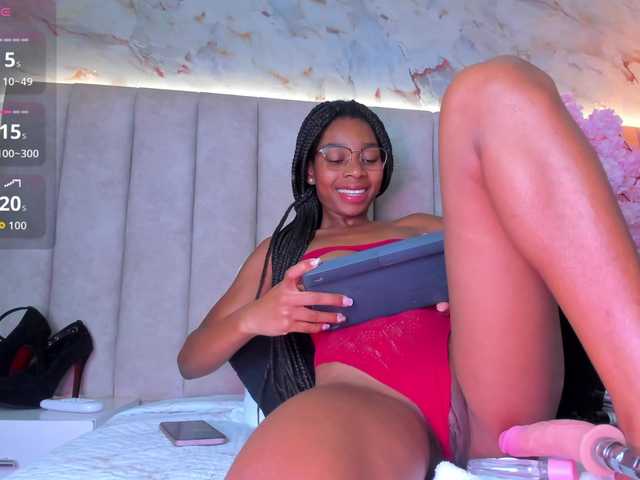 PixzyMartinez live cam on BongaCams