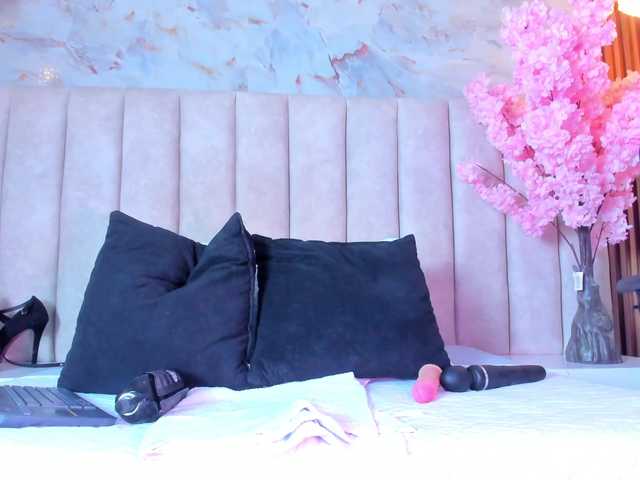 PixzyMartinez live cam on BongaCams