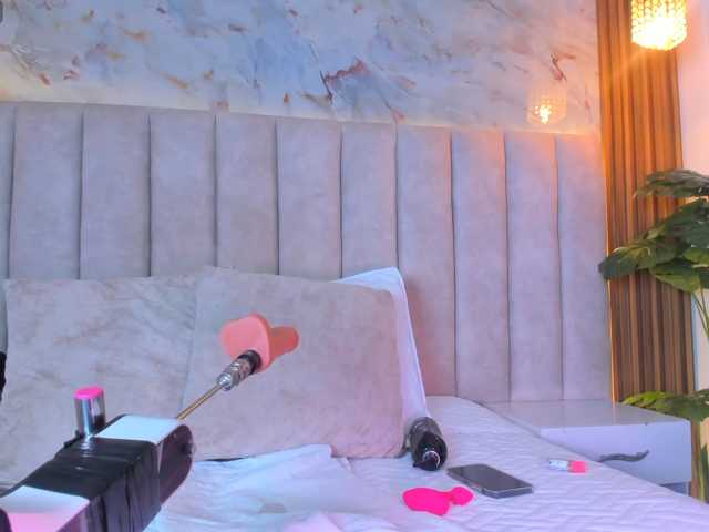 PixzyMartinez live cam on BongaCams