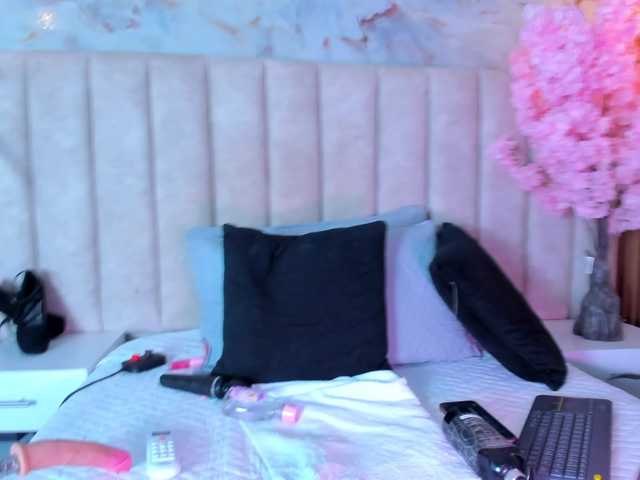 PixzyMartinez live cam on BongaCams