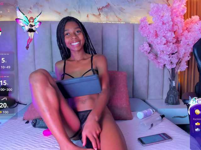 PixzyMartinez live cam on BongaCams