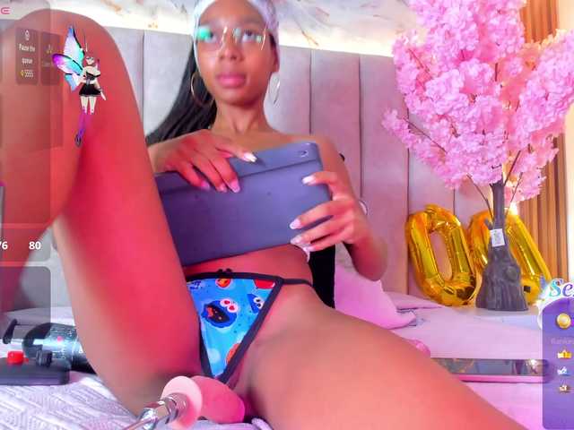 PixzyMartinez live cam on BongaCams