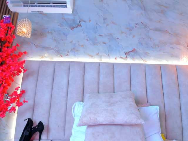 PixzyMartinez live cam on BongaCams