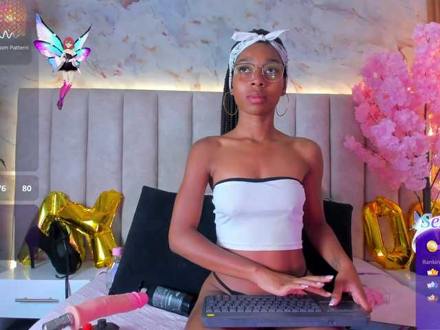 PixzyMartinez live cam on BongaCams
