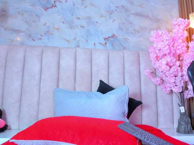 PixzyMartinez live cam on BongaCams