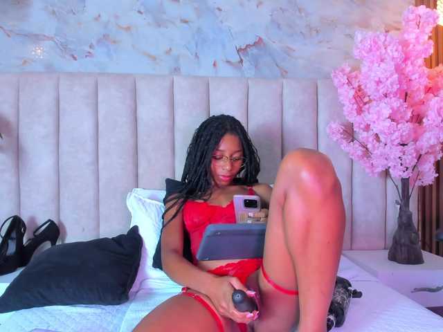 PixzyMartinez live cam on BongaCams