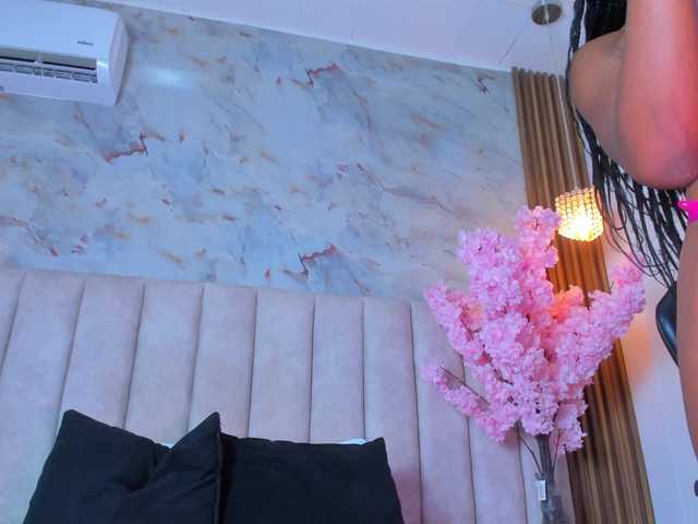 PixzyMartinez live cam on BongaCams