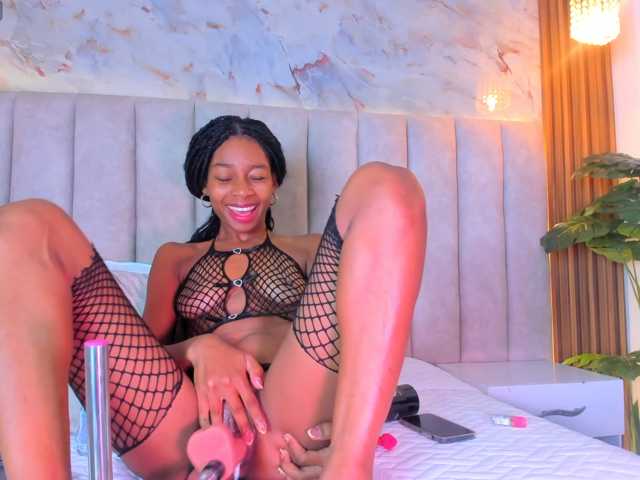 PixzyMartinez live cam on BongaCams