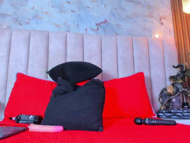 PixzyMartinez live cam on BongaCams