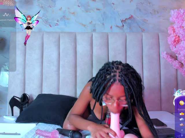 PixzyMartinez live cam on BongaCams
