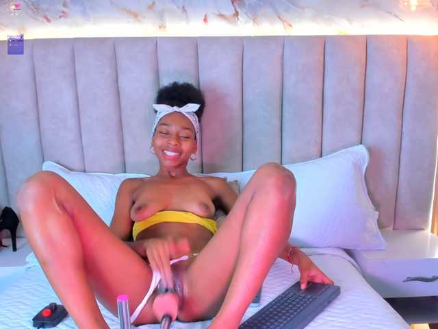 PixzyMartinez live cam on BongaCams