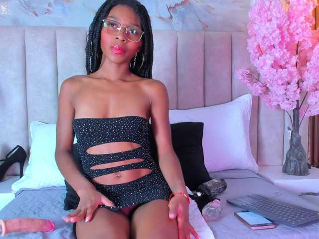 PixzyMartinez live cam on BongaCams
