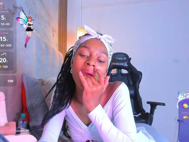 PixzyMartinez live cam on BongaCams