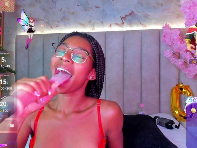 PixzyMartinez live cam on BongaCams