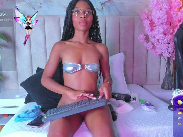 PixzyMartinez live cam on BongaCams