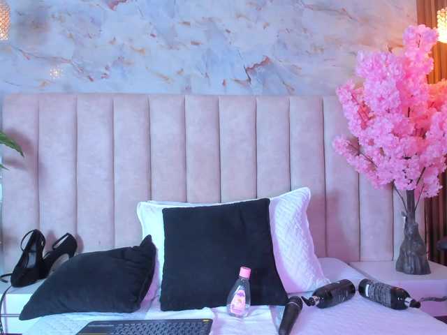 PixzyMartinez live cam on BongaCams