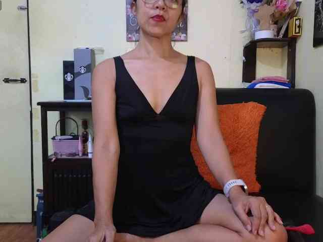 matureCharmi02 webcam