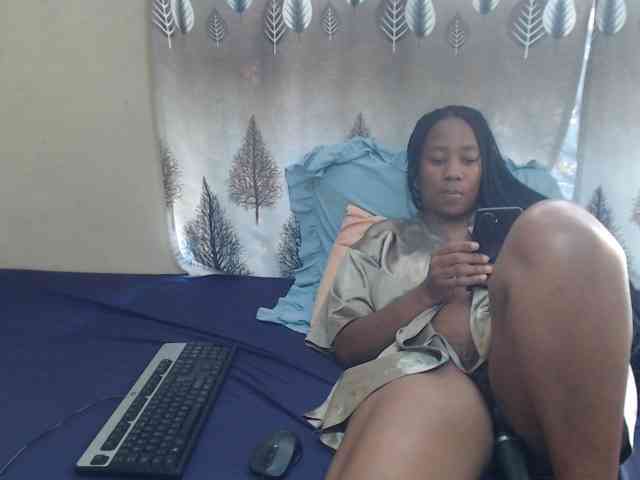 SexyLipsss Live Webcam on BongaCams