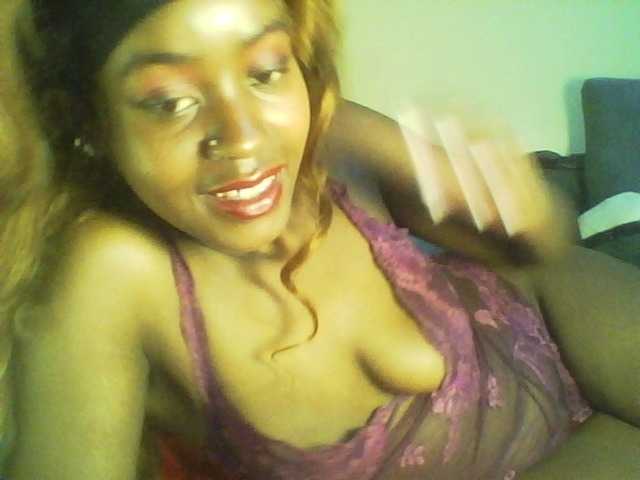 le modèle Mailena est en webcam porno dans un show sur le site bongacams, il possède les tags suivants: Ebony,Redhead,Trimmed