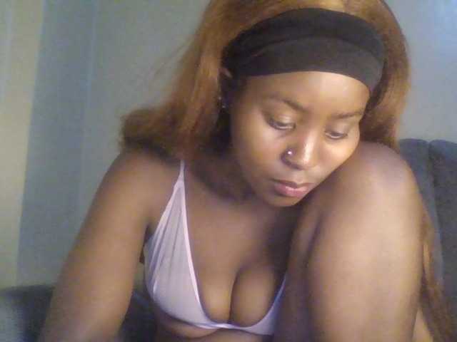 Malaina live cam preview