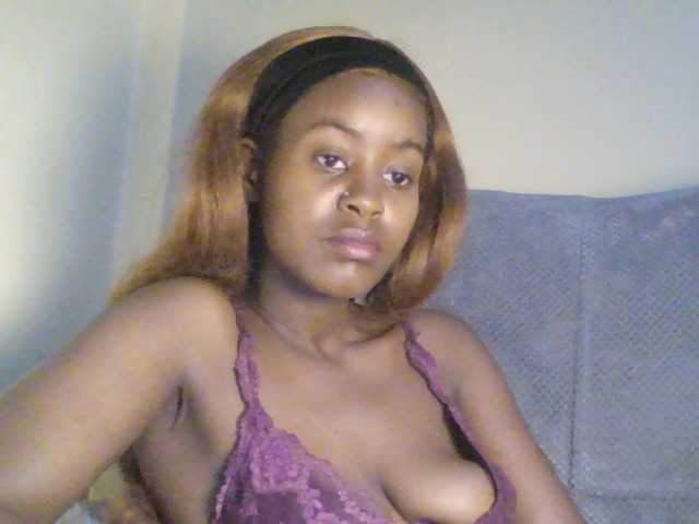 Malaina live cam preview