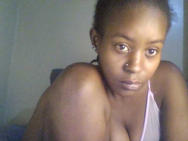 Malaina live cam preview