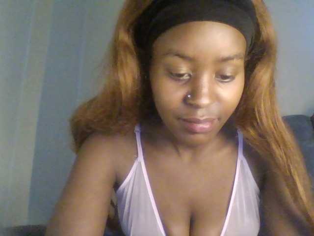 Malaina live cam preview