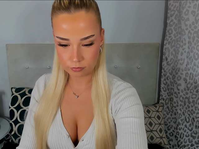 le modèle KristyAngel est en webcam porno dans un show sur le site bongacams, il possède les tags suivants: White/Caucasian,Blonde,Trimmed