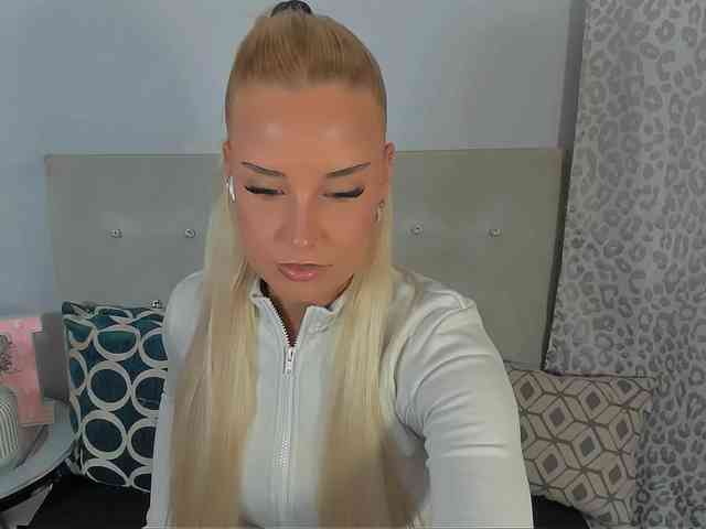 Model: KristyAngel